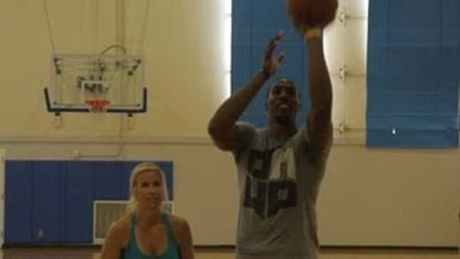 Dwight Howard Loses Free-Throw Contest To Troll Columnist's Daughter