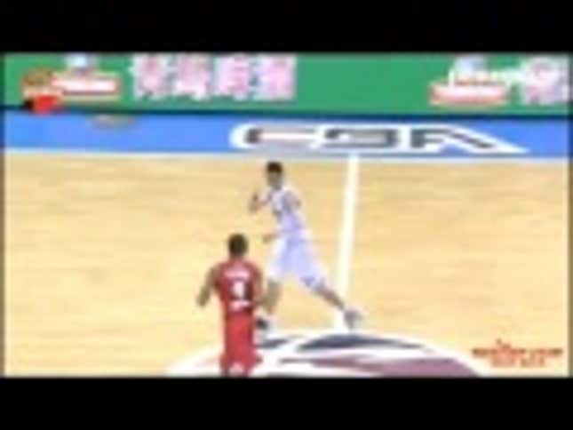 Here's Tracy McGrady Blatantly And Maliciously Elbowing The Crap Out Of A Chinese League Basketball Player