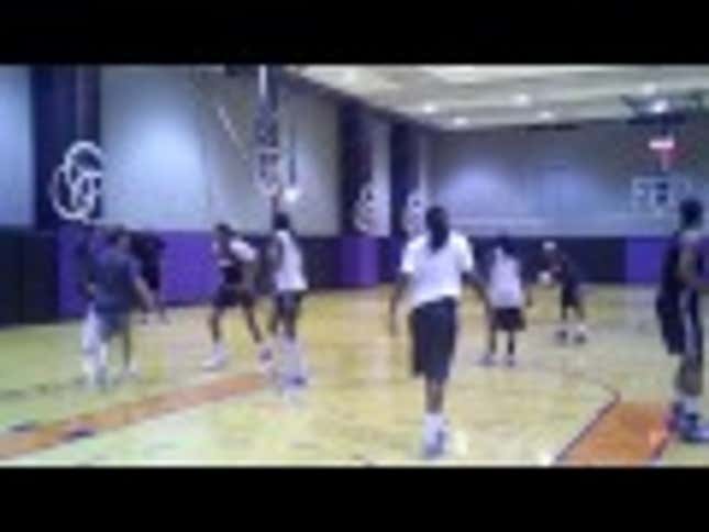 Phoenix Mercury Practice With Mayor, Break His Nose