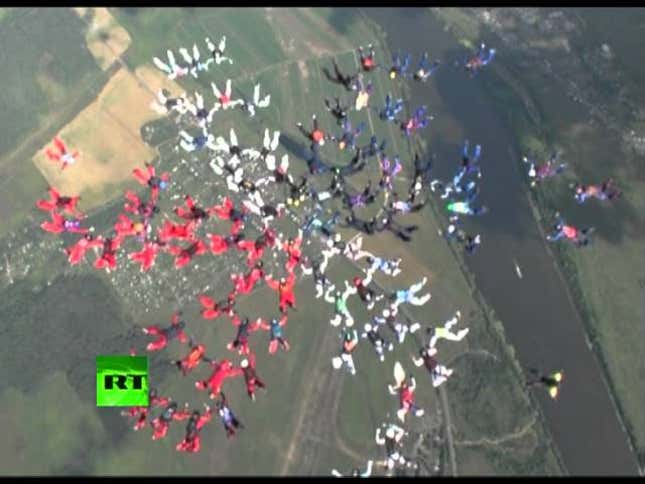 Female Russian Skydiving Team Sets World Record With 88-Member Jump