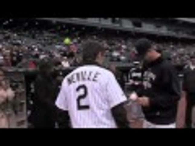Watch Man U's Gary Neville Throw A Truly Terrible First Pitch At A White Sox Game
