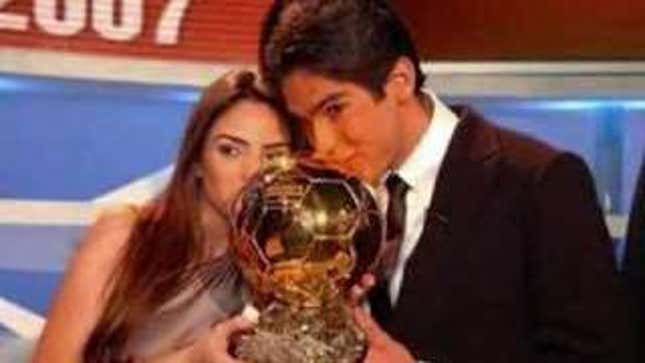 Kaká Gets a Red Card, Nao Vai Jogar Contra Portugal, But At Least He's In Amor