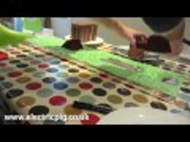 The Fully Playable Angry Birds Birthday Cake Is Amazing