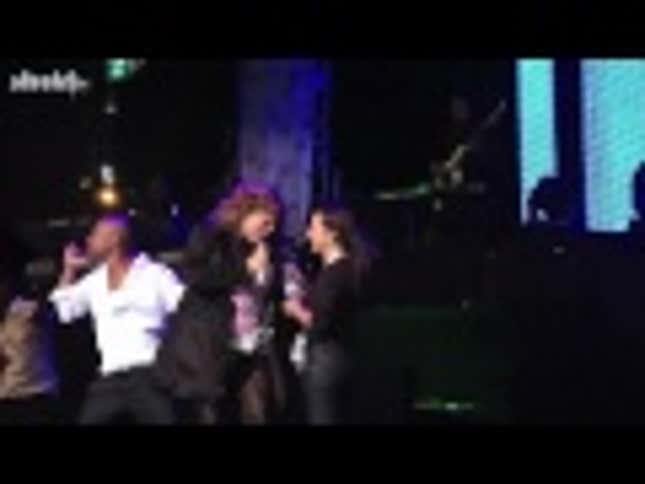 Mariah Carey Slips—And Recovers—Like A Diva