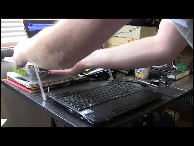 DIY Sliding Laptop Screen Is Great for Air Travel and Other Cramped Spaces