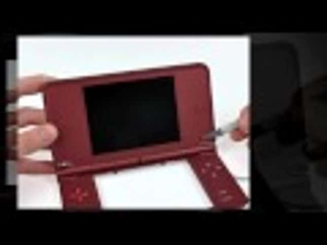 DSi XL Torn Apart, Just So You Can See What Its Insides Look Like
