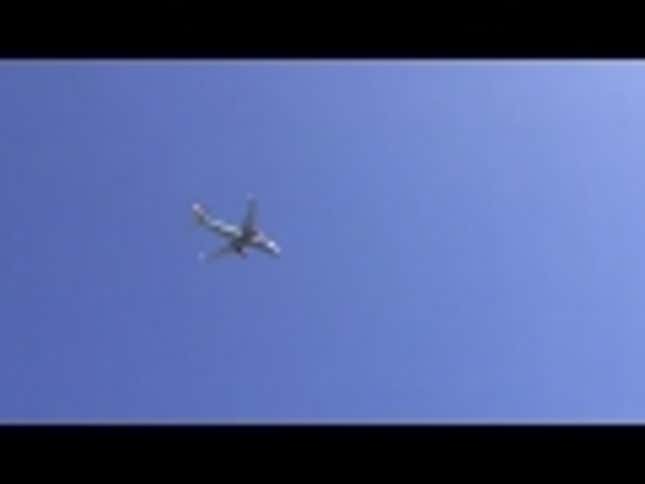 Watch flames shoot from a jetliner's engines mid-flight