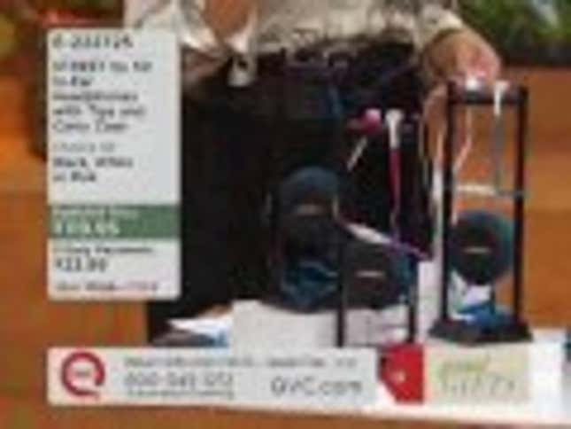 Rihanna Commandeers a Plane, Gets Journalists Wasted