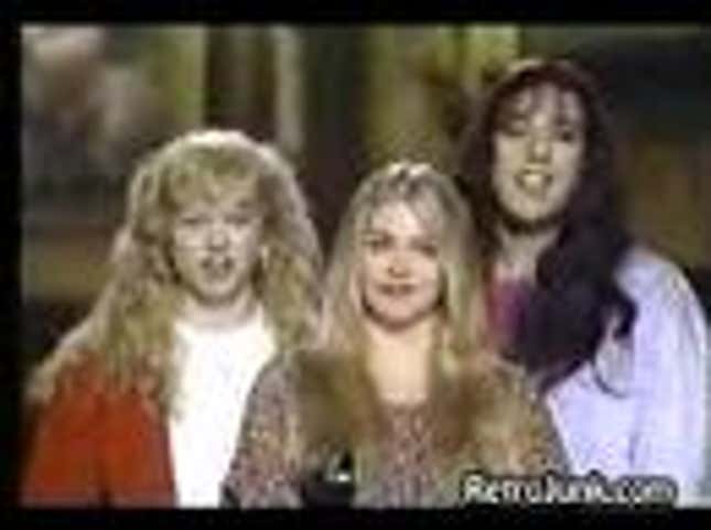 Saturday Night Social: An Older, Wiser Kelly Bundy Returns To <i>SNL</i>