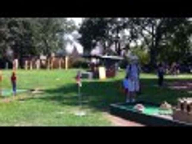 <em>Super Mario Bros.</em> As a Hole in a Miniature Golf Course