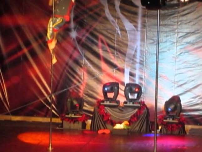 Men Try To Prove Pole Dancing Isn't Just For Women ... Or Strippers