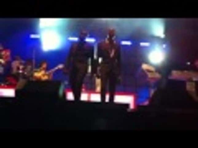 Mark Ronson Performs Amy Winehouse's 'Valerie'