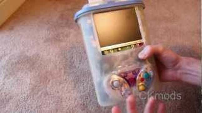 Turn a GameCube into a Handheld Thanks to the Magic of Tupperware
