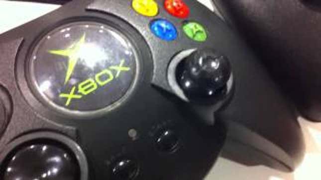 These Massive Original Xbox Controllers Were Transformed into Xbox 360 Controllers, for <em>Halo</em>