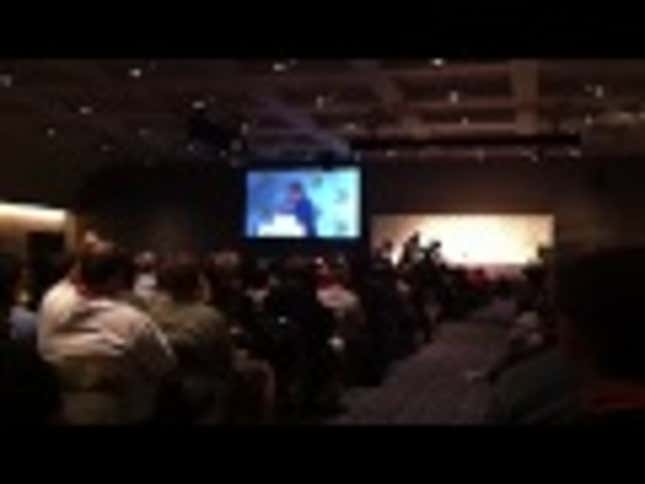 William Shatner Leads 3,000 People in a Group-Khannnn