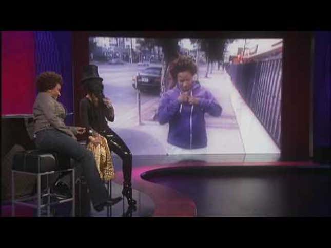 Inspired By Erykah Badu, Wanda Sykes Takes A "Middle Seat"