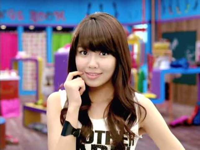 Cutesy Korean Girl Group Shilling Nintendo DSi