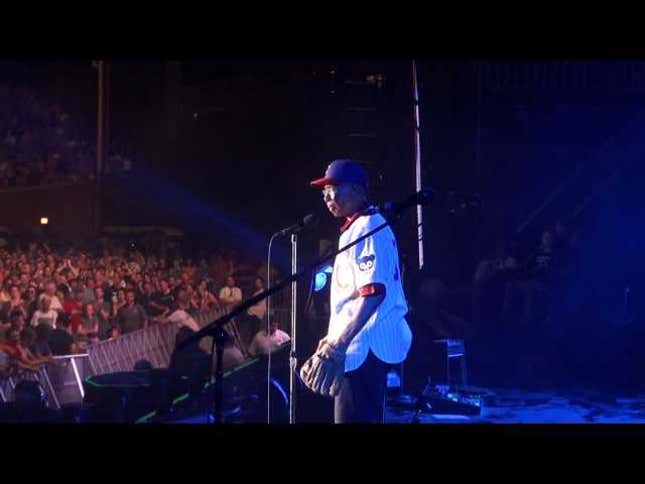 Ernie Banks Joined Pearl Jam On Stage At Wrigley