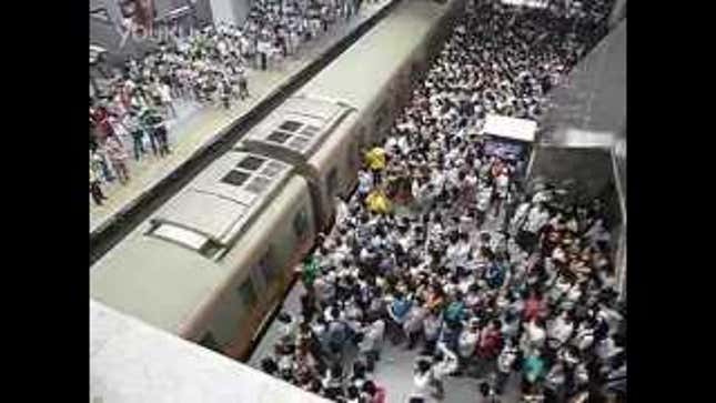 The Beijing Subway Is a Nightmare for Claustrophobes