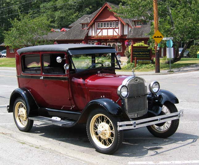 Image for article titled Ford&#39;s Chicago Assembly just turned 100. Here are the models it made