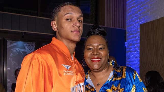 Image for article titled Aside from Bam Adebayo, Here Are Other NBA Stars Who Really Love Their Moms