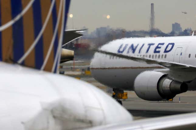 Dow rises on airline stocks