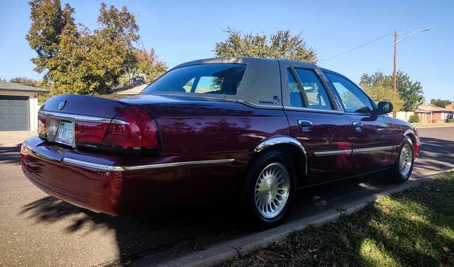 Image for article titled At $9,995, Would You Pimp Your Life In This 2002 Mercury Grand Marquis?