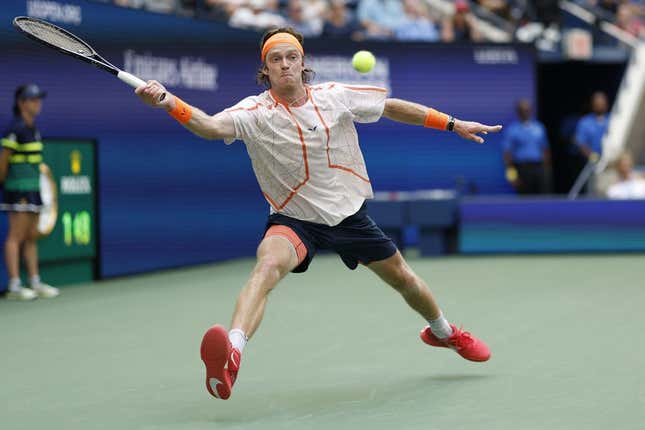 Daniil Medvedev into Vienna final, one win from ATP Finals