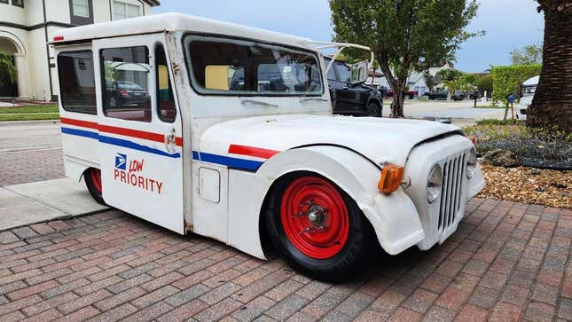 Image de l'article intitulé Mahindra Roxor, Camion de pompiers Monstre, Jeep Postal claquée&amp;#xa0;: Les voitures les dopest que j’ai trouvées à vendre en ligne