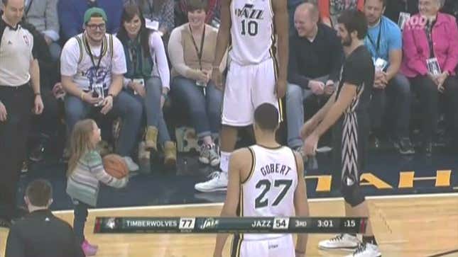 Ricky Rubio Practices Bounce Passes With Little Girl During Game Delay