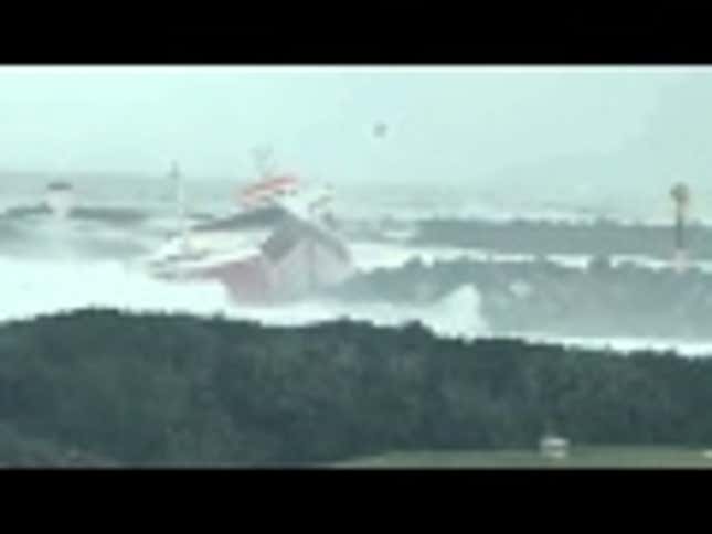This Is What It Looks Like When A Ship Completely Tears In Half