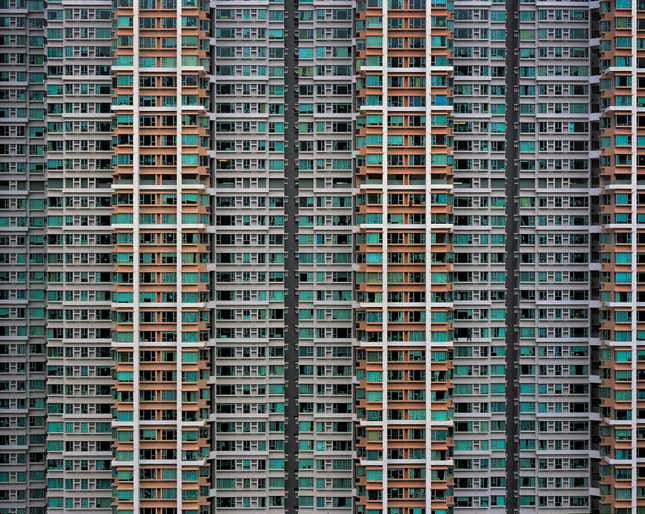 Michael Wolf, whose photos of Hong Kong showed its density, dead at 65