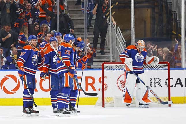 NHL Roundup: Oilers Down Leafs, Push Winning Streak To 11