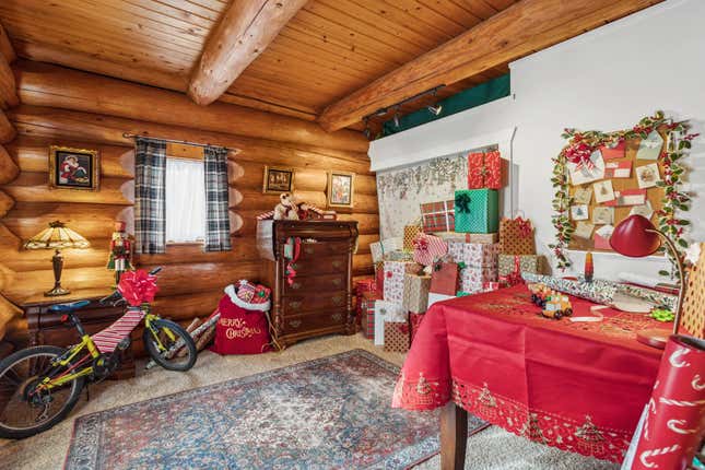 Image for article titled Look inside Santa Claus and Mrs. Claus’ $1.2 million North Pole home