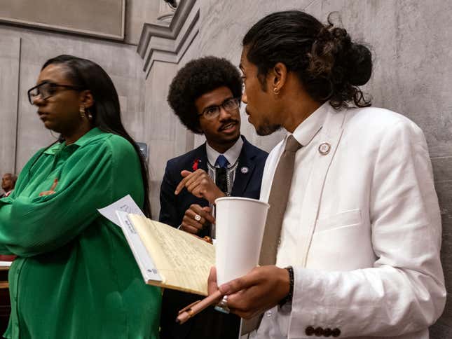 NASHVILLE, TN - APRIL 06: Democratic state Reps. Justin Pearson (C) of Memphis and Justin Jones (R) of Nashville attend the vote in which they were expelled from the state Legislature on April 6, 2023 in Nashville, Tennessee