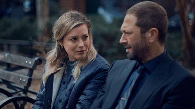 Gillian Jacobs and Ebon Moss-Bachrach in The Bear