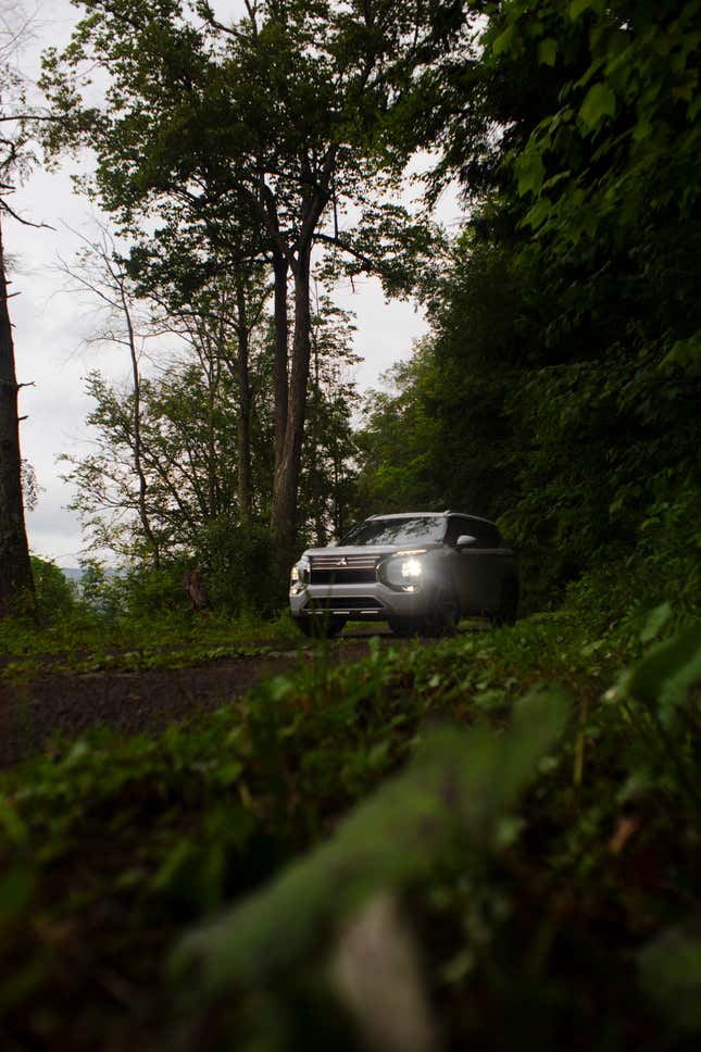 Image for article titled I Have No Idea How The Mitsubishi Outlander Is $10,000 Cheaper Than A Kia Telluride