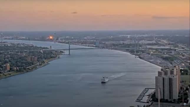 Image for article titled Enjoy This Overnight Timelapse of Planes, Ships Moving Through Detroit