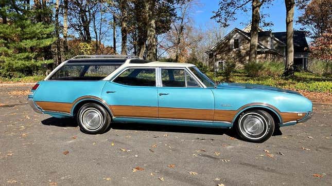 Image for article titled Buick Super, Oldsmobile Vista Cruiser, Volkswagen Polo Harlequin: The Dopest Cars I Found For Sale Online