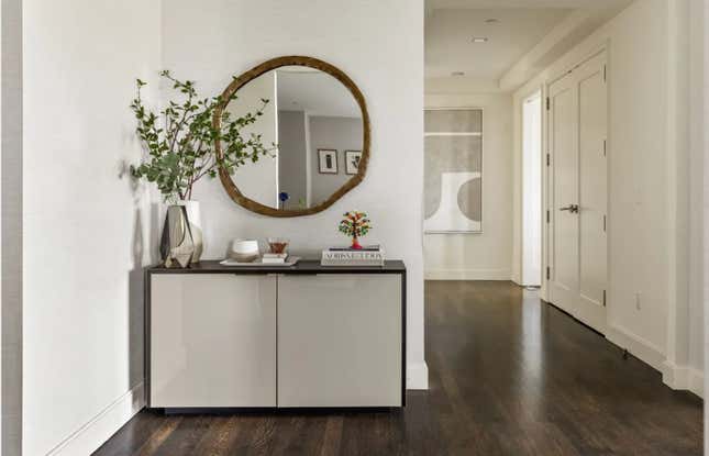 Image for article titled A Look Inside Carmelo Anthony&#39;s Luxurious Manhattan Apartment, Now For Sale at This Eye-Watering Price
