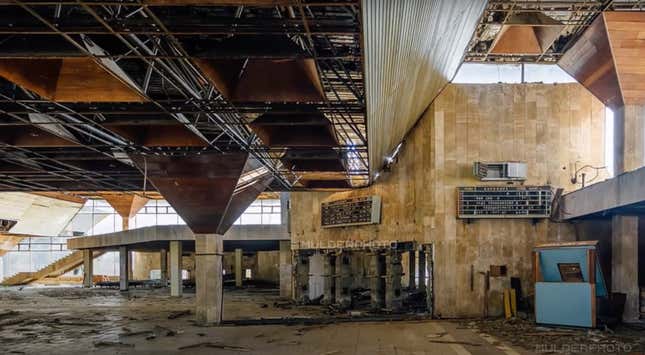 Image for article titled An eerie tour of the world&#39;s abandoned airports