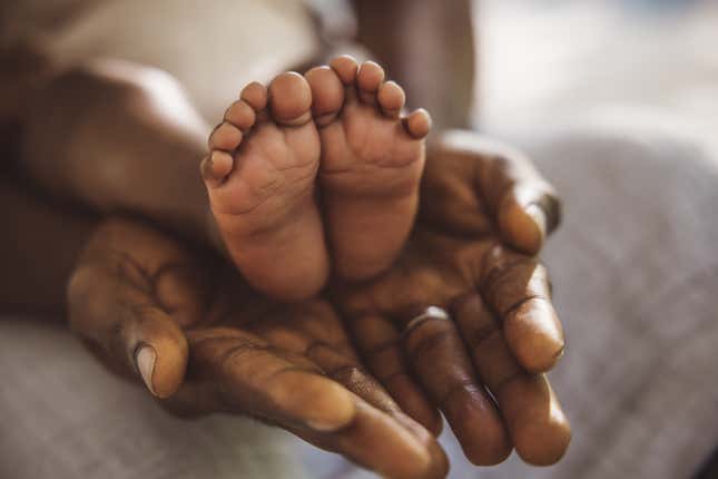 Image de l'article intitulé « Sanaa ? » et « Ezra ? » 14&amp;#xa0;prédictions de prénoms de bébés noirs les plus populaires en 2025