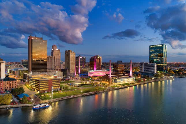 Image for article titled 10 cities with the most entry-level jobs that pay a living wage