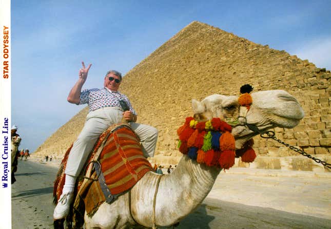 Image for article titled These long lost vacation photos capture the tragicomedy of the 1990s cruise craze