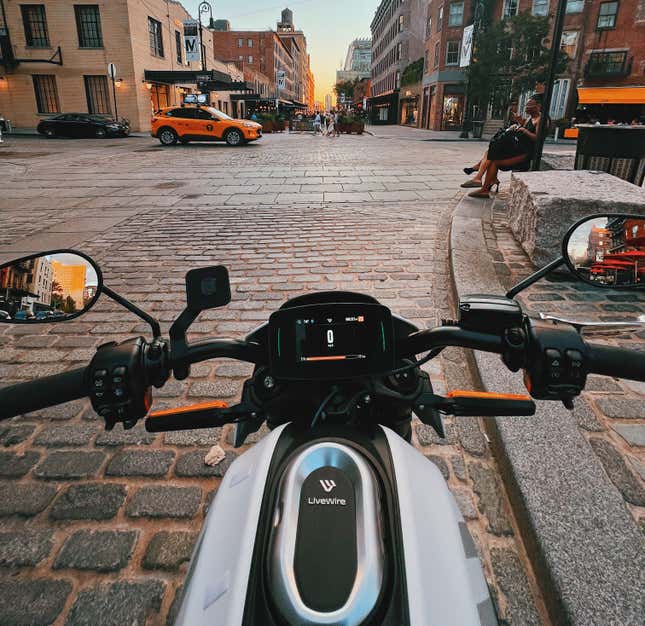 Image for article titled What it's Like to Live With an Electric Motorcycle in New York City