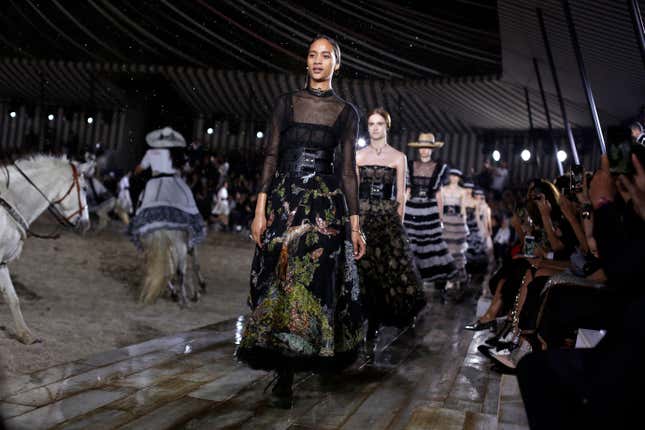 Dior Cruise 2019: a tribute to las escaramuzas, Mexico's female rodeo ...