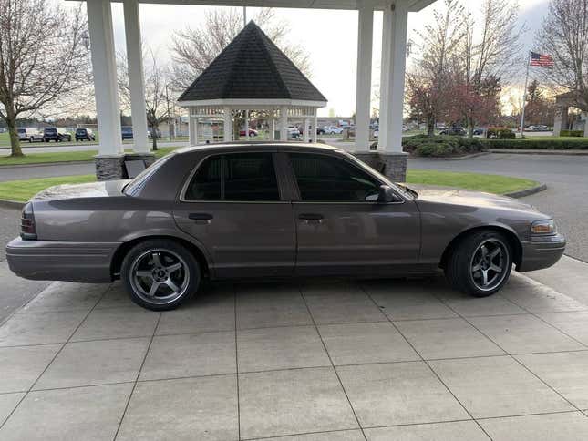 Image for article titled At $9,750, Does This Manual-Swapped 2007 Ford Crown Vic Interceptor Rule?