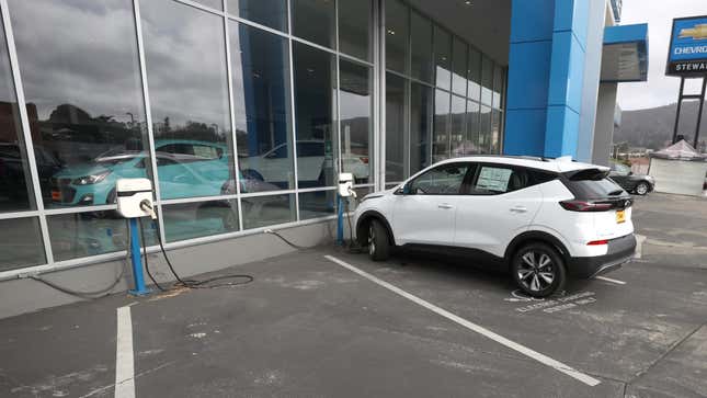 Image for article titled Charging An EV In The U.S. Still Sucks: Report