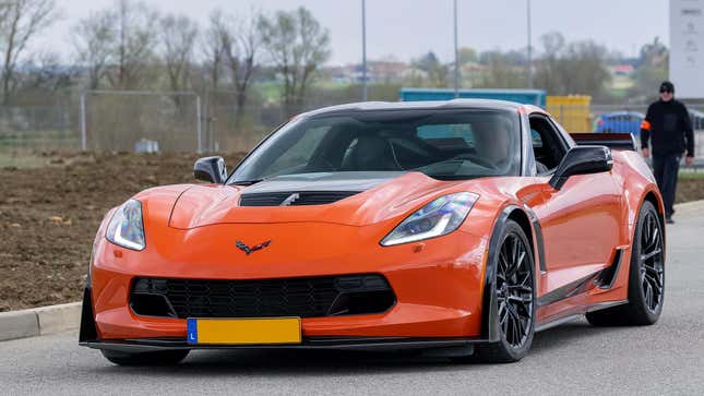 Eine Sebring orange C7 Chevrolet Corvette