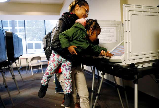 Image for article titled Photos: Americans line up to vote in the 2018 midterms